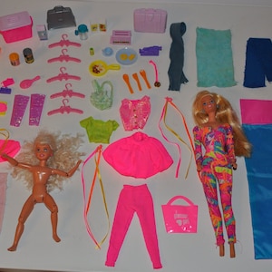 Vintage Clothes , Accessories And Barbie Dolls - Large Mattel Barbie Lot