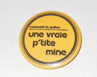 Vintage L'Universite du Quebec ( University of Quebec )  French Pinback Button 70s, 80s