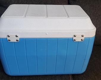 Vintage 1979 Coleman Polylite 40 Quart Blue Snap Latch Domed Lid