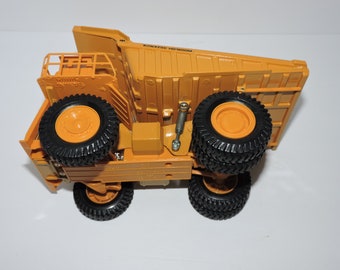 Komatsu Dump Truck Hd1200m Metal Model by Yonezawa Toys Diapet 1