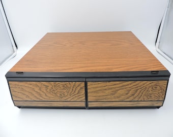 1980年代のVHSカセットテープ用フェイクウッド収納ボックス。スライド 1980年代のVHSカセットテープ用フェイクウッド収納ボックス。スライド