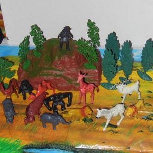 Huge Lot of Vintage Plastic Toy Animals Play Set