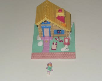 Conjunto compacto inusual de cabaña de esquí de Polly Pocket de 1993: juguete Bluebird con una figura de Polly