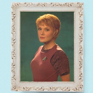 1995 Star Trek Voyager Kes (Jennifer Lien) 8&quot;x10&quot; Glossy Unused Photo Postcard