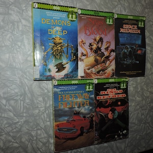 5 x Vintage Fighting Fantasy - Steve Jackson/Ian Livingstone Choose Your Own Adventure Type Game Books