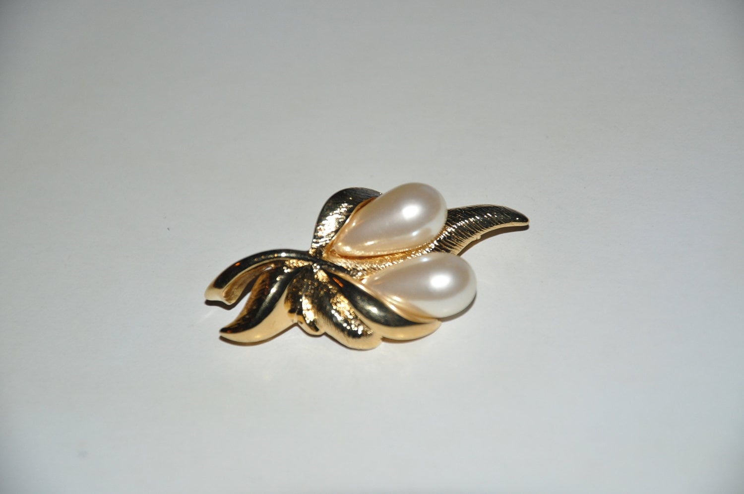 Keyes brooch deals