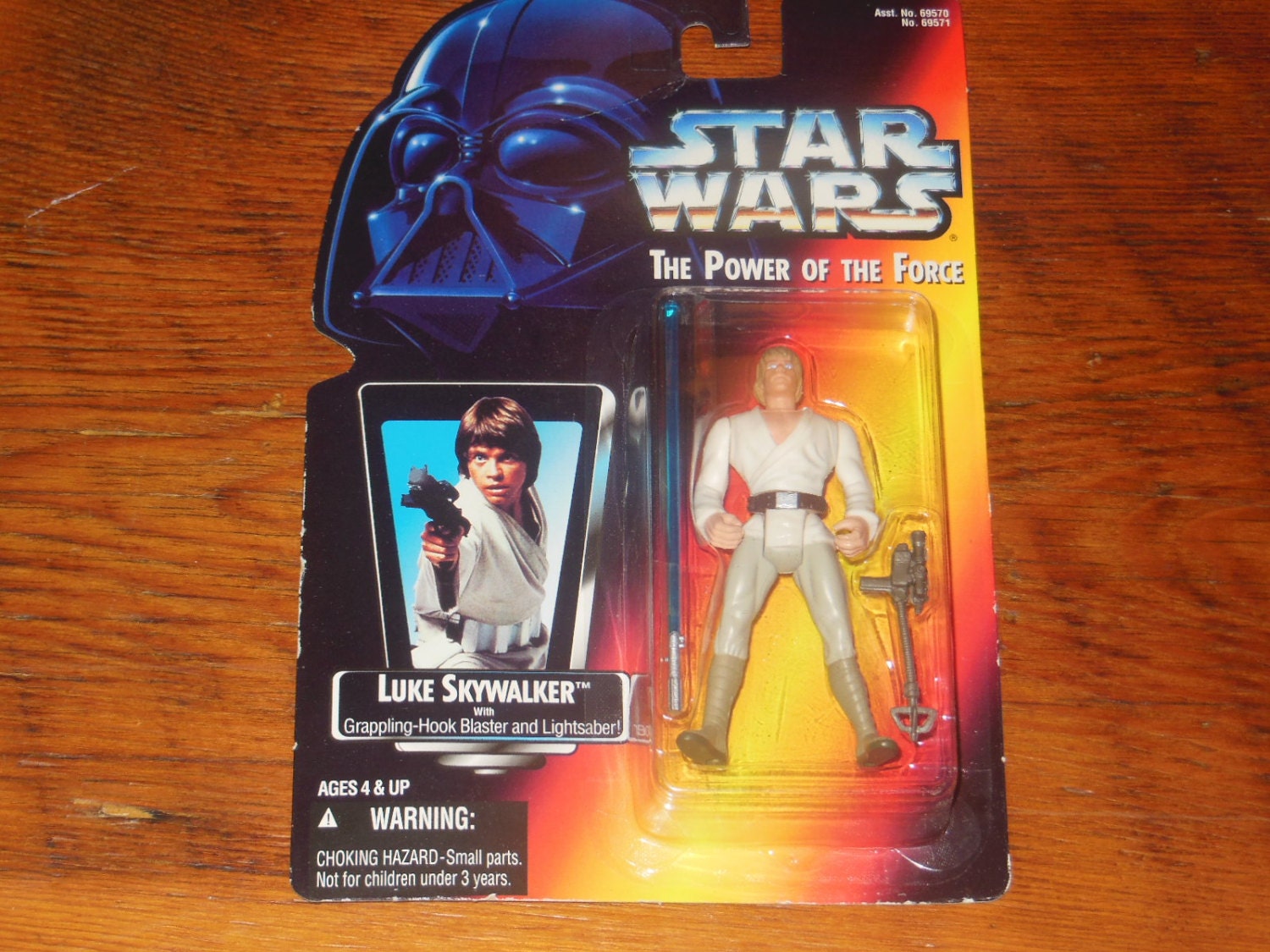 Star Wars Luke Skywalker Light Up Authentic Lightsaber Costume Toy NEW SEALED 