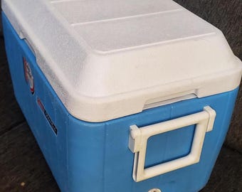 Vintage 1979 Coleman Polylite 40 Quart Blue Snap Latch Domed Lid