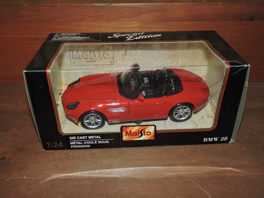 Maisto BMW Z8 1/18 Maisto 36896 -- BMW Z8 1:18
