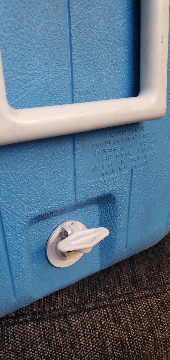 Vintage 1979 Coleman Polylite 40 Quart Blue Snap Latch Domed Lid