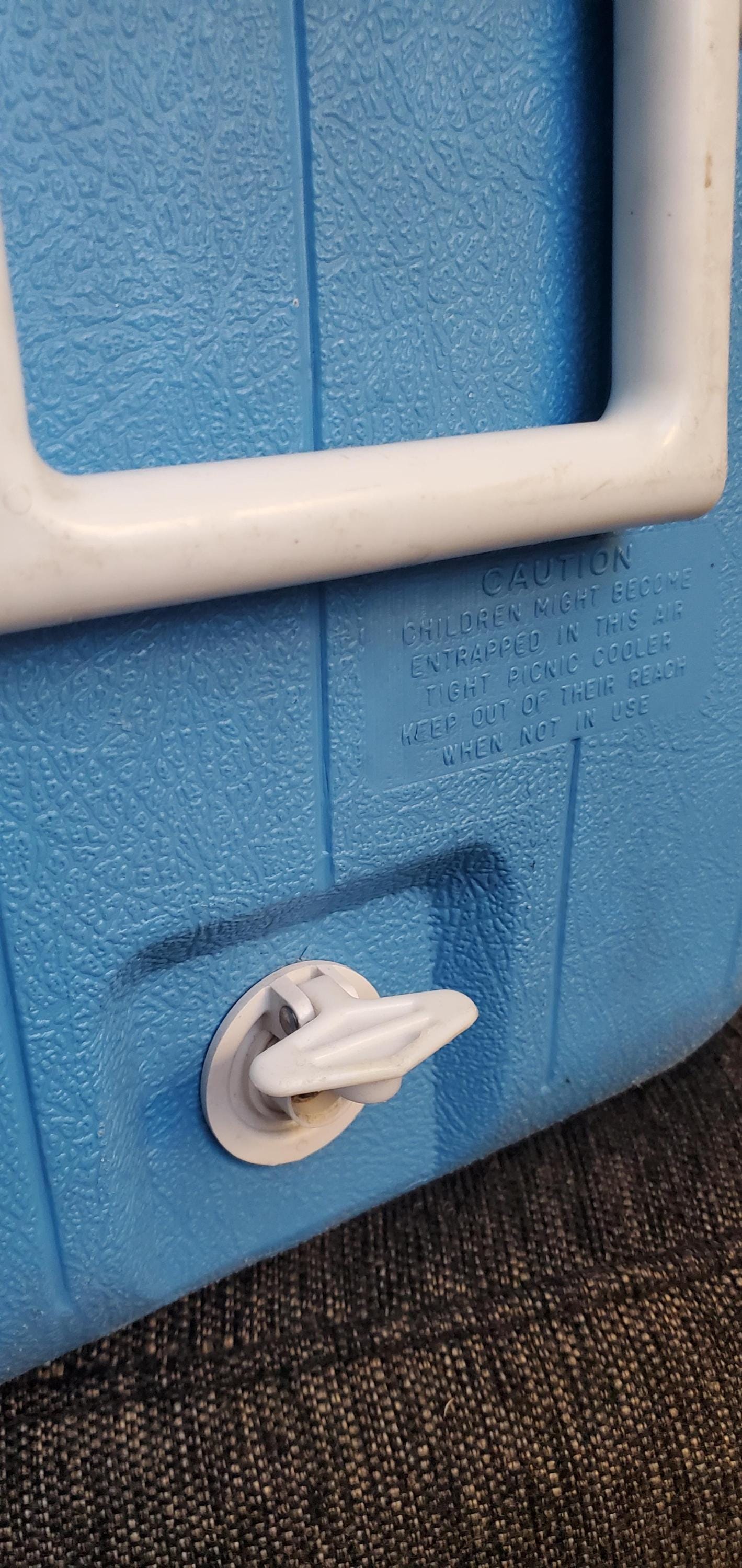 Vintage 1979 Coleman Polylite 40 Quart Blue Snap Latch Domed Lid
