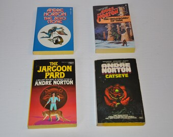 Lot von 4 Andre Norton Vintage Science Fiction Taschenbücher (Zwei Erstdrucke)