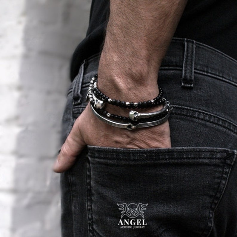 Bracelet homme, Milieu une perle couleur. Modèle : Marron. main image 0