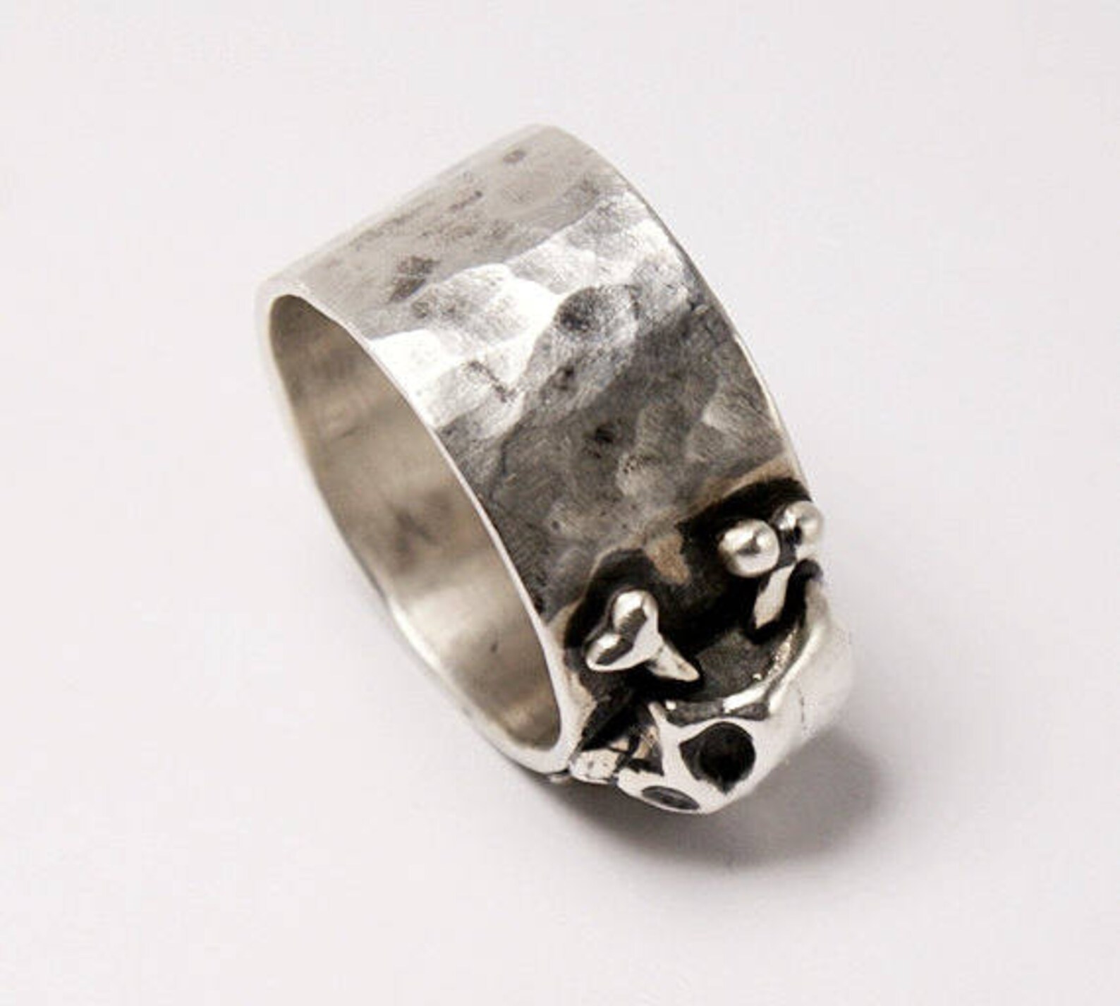 skull and bones ring