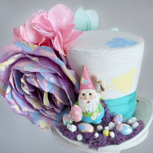 Pasen Mini Top Hat, Lente Mini Hoed, Lente Fascinator, Gnome Mini Top Hat, Tea Party Hoed, Bruiloft Hoed, Vrouwen Top Hat, Floral Hat
