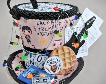 Strange Things Mini Top Hat, Macabre Mini Top Hat, Gothic Fascinator, Strange Things Costume, Halloween Hat, Upside Down Mini Top Hat