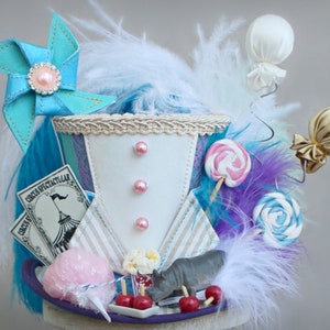 Mini circusdirecteur hoge hoed, circus mini hoge hoed, circus mini hoed, bruids theekransje circusdirecteur hoed, circus tovenaar, vrouwen tovenaar hoed