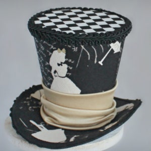Alice Mini hoge hoed, Alice in Wonderland, Mad Hatter hoed, tovenaar, mini hoge hoed, mini hoeden, Alice Tea Party, bruiloft hoed, vrouwen hoge hoed