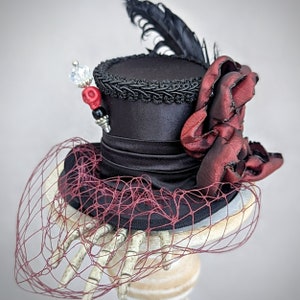 Gotische Mini Hoge Hoed, Zwarte Mini Hoge Hoed, Gotische Bruiloft, Halloween Mini Hoge Hoed, Vrouwen Gotische Victoriaanse Mini Hoge Hoed, Halloween Fascinator