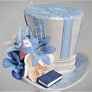 Bloem Mini Top Hat, Genaaid Mini Top Hat, Mad Hatter Kostuum Fascinator, Verjaardag Hoed, Boek Mini Top Hat, Tea Party Hat, Flower Fascinator