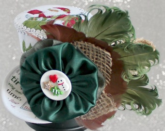 Mini Chapeau de Noel, Mini Chapeau , Petit Chapeau , Accessoire à Cheveux , Fascinator Vert Rouge , Chapeau Pere Noel, Accessoires de Noel