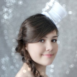 Witte Mini Top Hat, Wedding Top Hat, Mini Hats, Tea Party Hat, Mad Hatter Hat, White Top Hat, Vrouwen Mini Top Hat, Vrouwen Fascinator