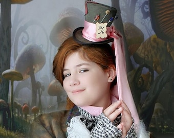 Mad Hatter Mini Top Hat, Alice in Wonderland Party Hat, Mad Hatter Hat , Tea Party Hat , Mini Top Hat Fascinator , Mini Hat Headband