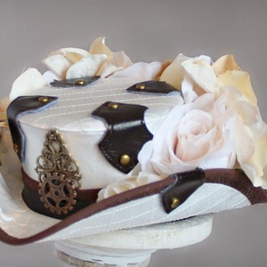 Steampunk Tricorn Hoed, Marie Antoinette Mini Tricorn Hoed, Ivory Tricorn Hoed, Steampunk Mini Hoed, Matroos Kostuum, Ivory Fascinator, Mini Hoed