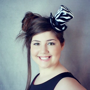 Zebra mini hoge hoed, mini hoge hoed, Mad Hatter hoed, tovenaar, mini hoed, hoge hoed, mini hoeden, Tea Party hoed, bruiloft hoed, vrouwen hoge hoed
