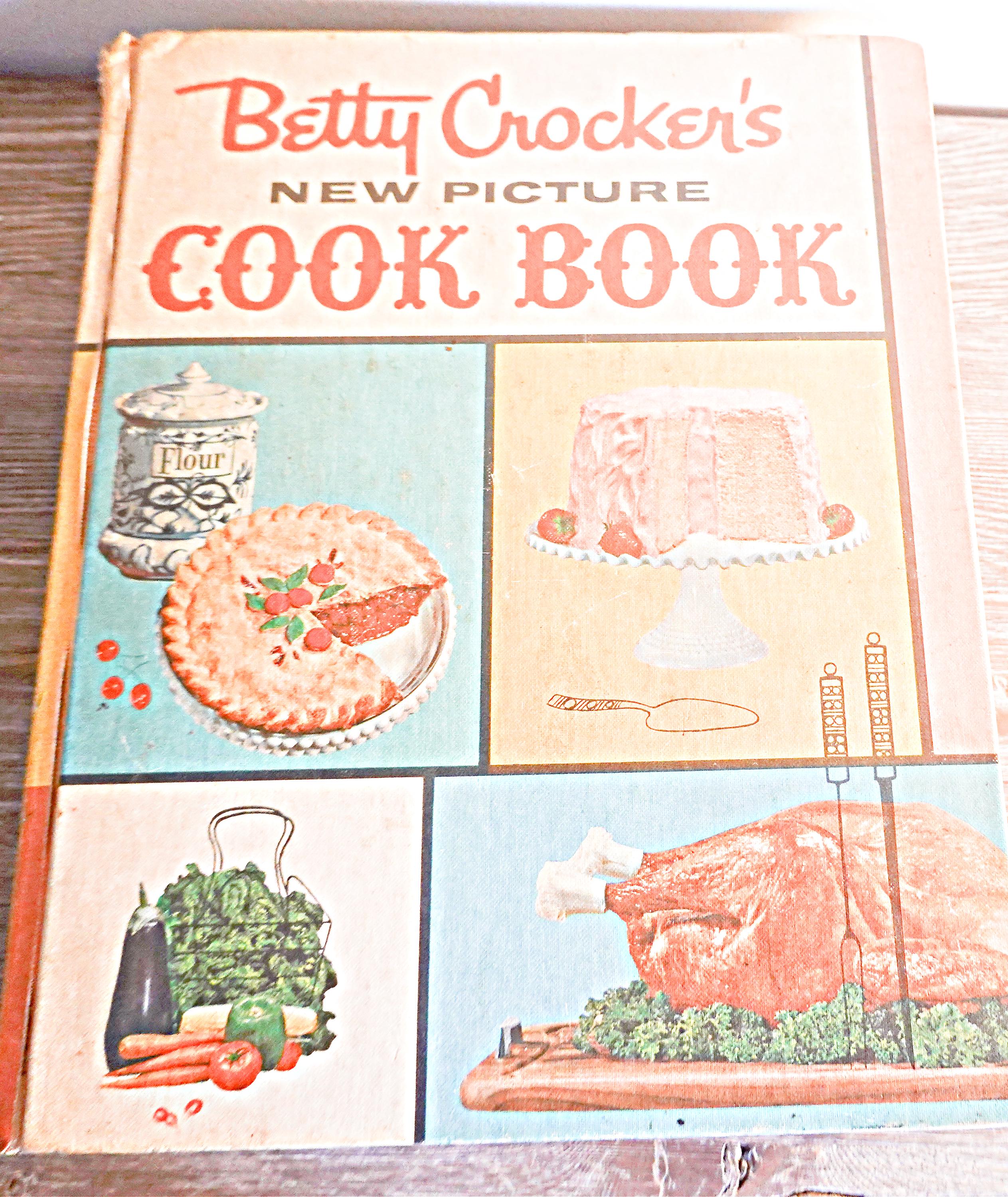 1961 Betty Crocker's New Picture Cook Book 1st Edition 1st