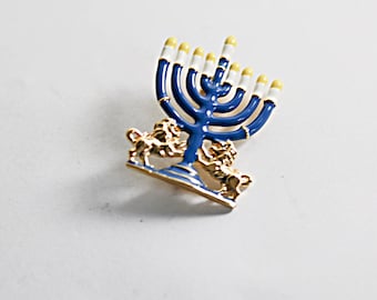 Vintage Menorah Emaille Brosche mit königlichen Löwen, handbemalte Menorah Brosche, Geschenk für Chanukah für Frau, Kind, einzigartiger jüdischer Schmuck