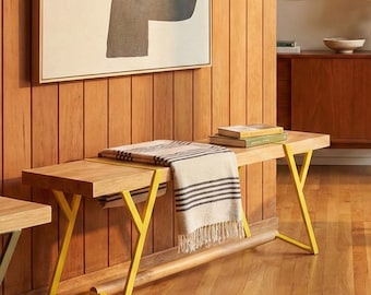 Opklapbare massief houten bank, industriële bank voor binnen en buiten, bank met kleine ingang en bedeinde, moderne kleine houten werkbank uit het midden van de eeuw