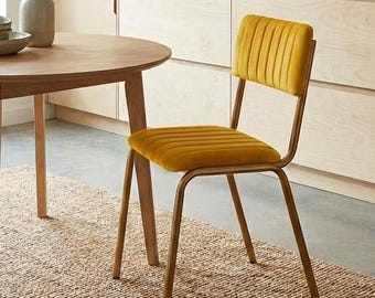 Fluwelen moderne woonkamerstoel uit het midden van de eeuw, gestoffeerde bistrostoel, stapelbare stoel accent, interieur restaurant en hotel