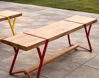 Opklapbare massief houten bank, industriële bank voor binnen en buiten, bank met kleine ingang en bedeinde, moderne kleine houten werkbank uit het midden van de eeuw