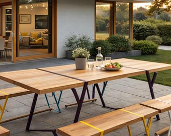 Opklapbare houten tafel buiten, terraseettafel, industrieel primitief metalen tafelonderstel, (modern restaurantinterieur uit de jaren 50)