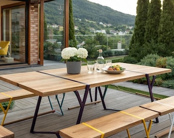 Opklapbare houten tafel buiten, terraseettafel, industrieel primitief metalen tafelonderstel, (modern restaurantinterieur uit de jaren 50)