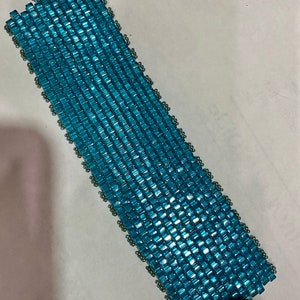 Pulseira de contas tecidas