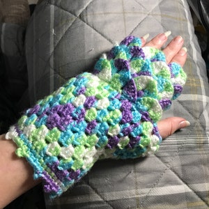 Short Dragon Scale Fingerless Gloves