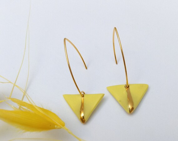 Yellow golden triangle earrings, stripes gold