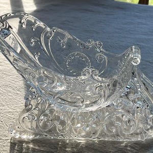 Vintage Clear Acrylic Sleigh, Vintage Sleigh, Centerpiece Sleigh, Clear Sleigh, Santa Sleigh