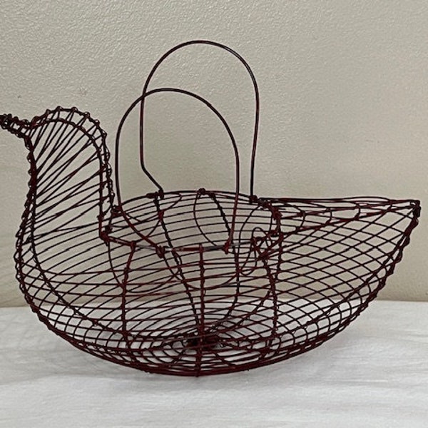 Wire egg chicken basket,  red rustic farmhouse rusty chicken basket, country farmhouse kitchen decor, primitive wire chicken hen basket