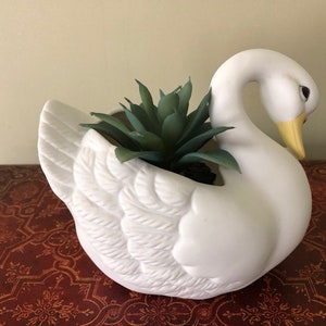 Homco porcelain swan planter, vintage Homco swan planter, ceramic swan planter, retro swan planter, white farmhouse cottage goose planter