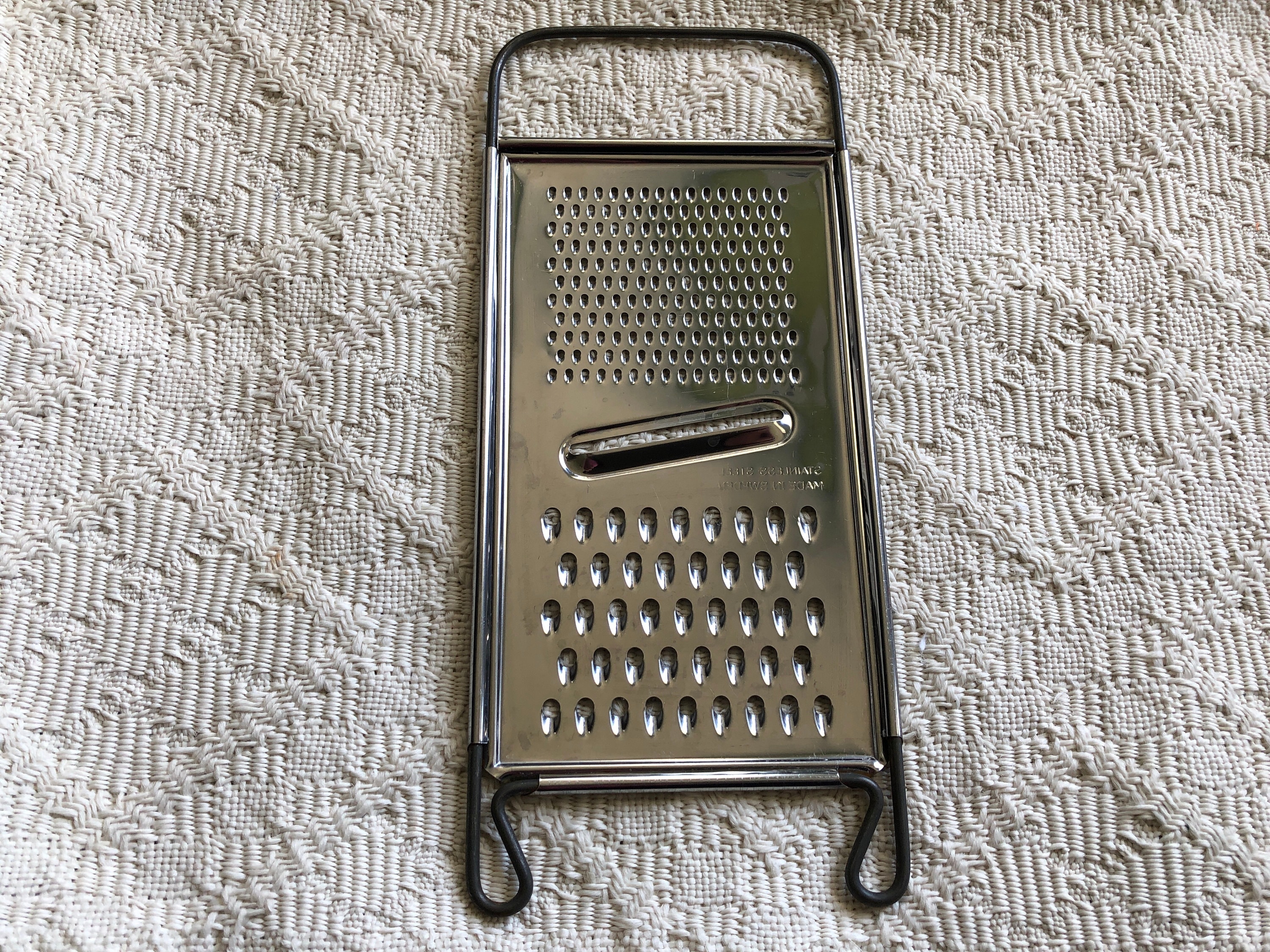 Kitchen Gadgets Stainless Steel Flat Grater Multipurpose Cheese Grater/  Rasp Vegetable Chopper - China Vegetable Chopper and Flat Grater price