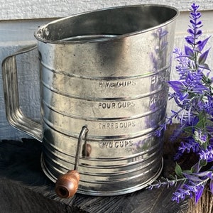 Vintage Bromwell&#39;s Measuring Sifter: Rusty Farmhouse Kitchen Decor