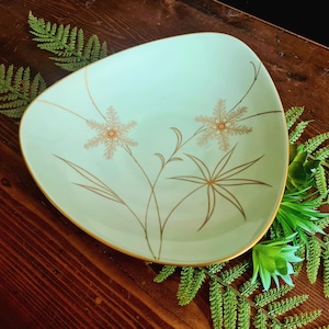 Weimar Porzellan Hawai dish bowl. Triangle, tropical, floral, leaf, Art deco dated c1933-45.  shape 557. Art deco home decor. Kitchenware.