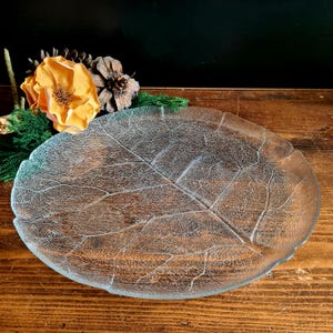 Beautiful, Vintage, Glass Charger, Aspen range from Arcoroc.  Clear, frosted glass leaf pattern. Large plate, platter, tray. French, 1970s