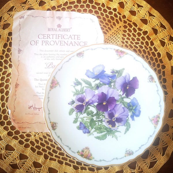 Beautiful, Vintage, Royal Albert Collectors Cabinet Plate. Pansies, Artwork by Sara Anne Schofield. The Queen Mother's Favourite Flowers