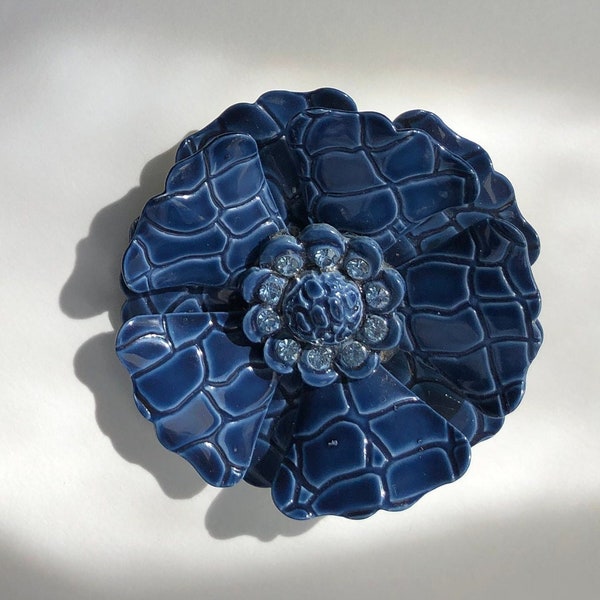 Laid-back ruffly blue flower pin