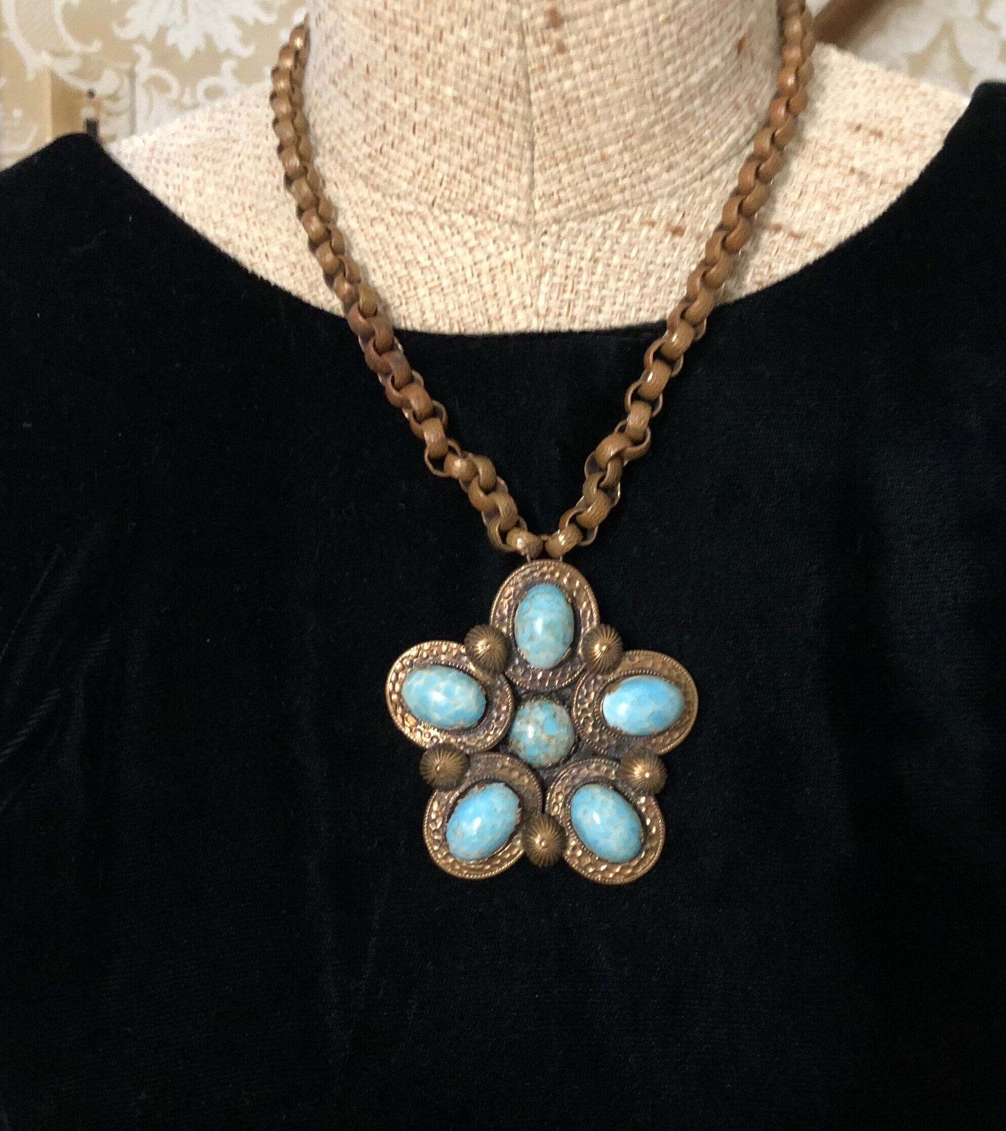 Rare Style Metal Spec New York Brass-tone Metal and Rare Style Metal Spec New York Brass-tone Metal and