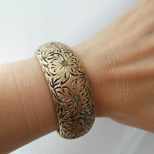 Vintage Ledo engraved enamel gold-tone clamper bracelet